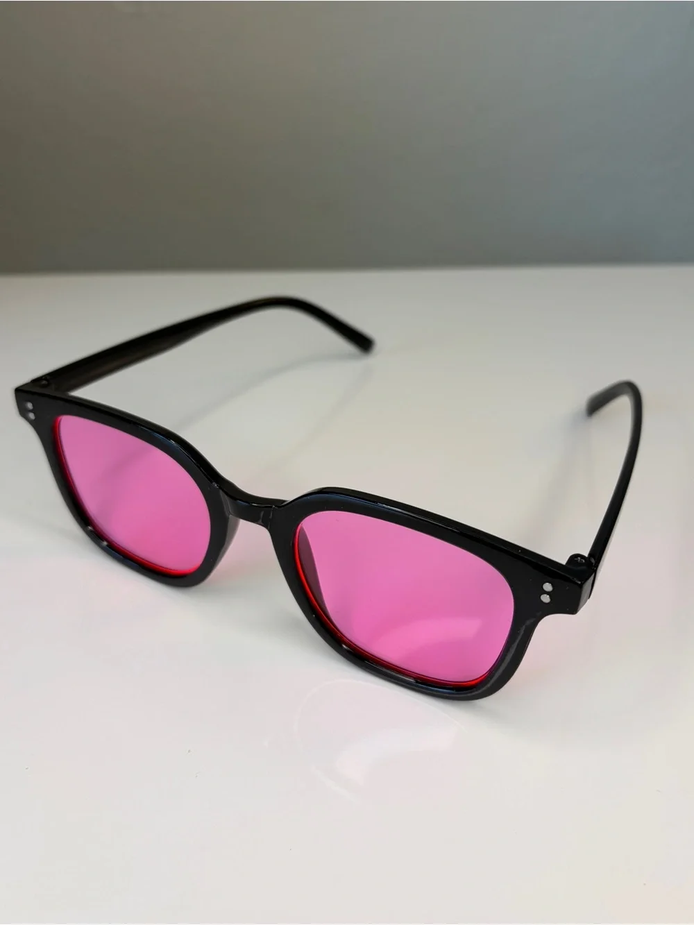 Women’s Like New Black Frame Plastic Sunglasses with Pink Lenses